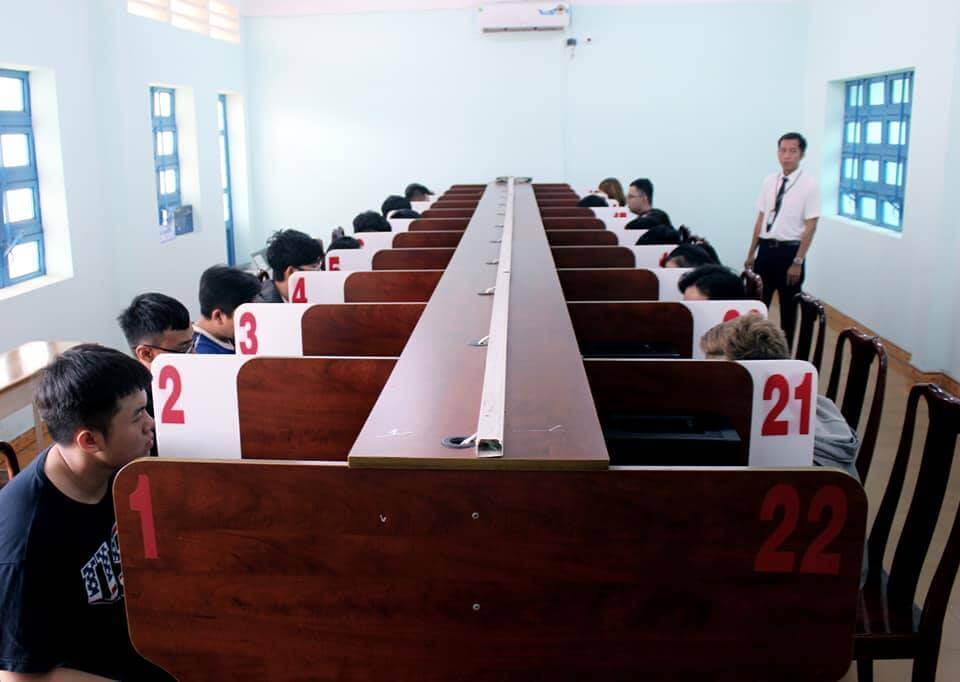 Phần thi lý thuyết bằng lái xe A1 tại TPHCM sẽ thực hiện trên máy tính trong vòng 15'