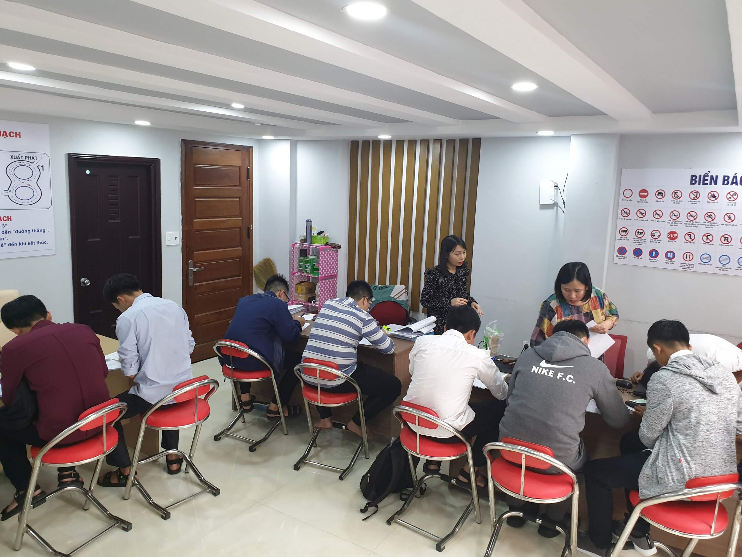 Ghi danh trực tiếp tại 525/18 Tô Hiến Thành, Phường 14, Quận 10 