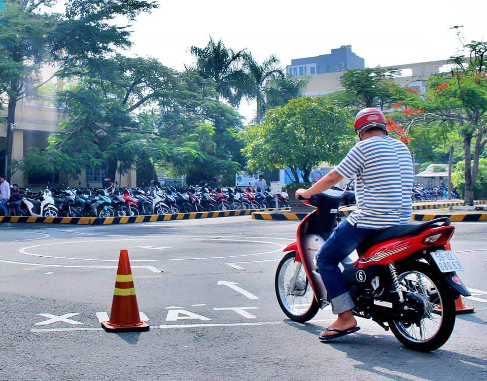 Đăng ký thi bằng lái xe máy cho người nước ngoài như thế nào?