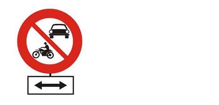 Khi gặp biển này, xe lam và mô tô ba bánh có được phép rẽ trái hay rẽ phải hay không?