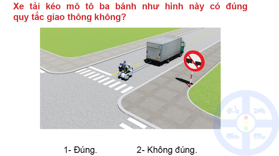 Xe tải kéo mô tô ba bánh như hình này có đúng quy tắc giao thông không?